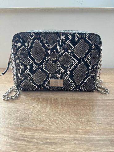 guess torba bez: Elegant purse, Bershka, Material: Faux leather