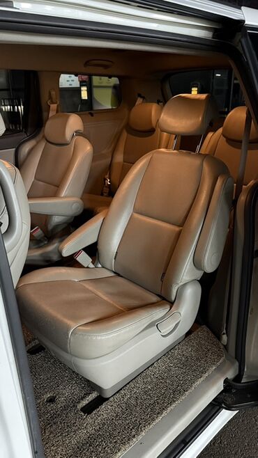 Kia: Kia Carnival: 2016 г., 2.2 л, Автомат, Дизель, Минивэн — 9