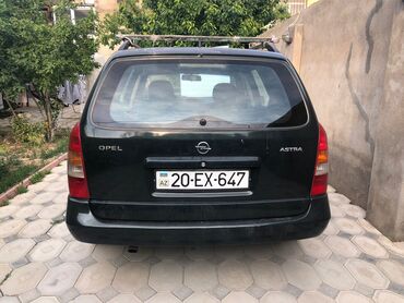 toyota prius c: Opel Astra: 1.8 l | 1998 il 245000 km Sedan