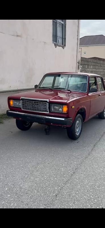 guzgu sumqayit: VAZ 2107, klassik sedan - Rəng: tünd bordo - Kuzov: 4 qapı, xrom ön — 2