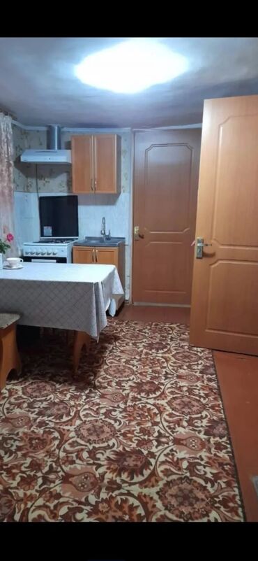 дом на аренду бишкек: 68 м², 4 комнаты, Парковка, Забор, огорожен