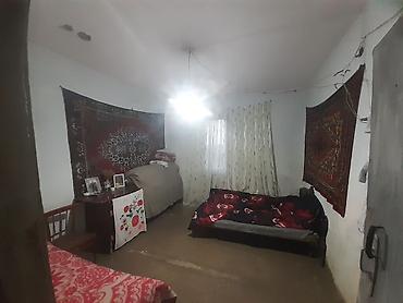 1 комнатная студия: Satılır: Həyət evi (şəkillərdə göstərilən) 4 otaqli evdi15 sot — 2