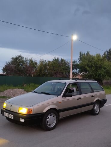 folksvagen passat b3: Volkswagen Passat: 1989 г., 1.8 л, Механика, Бензин, Универсал