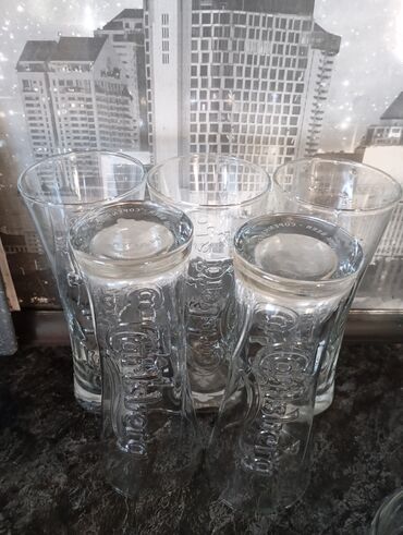 стаканы для холодных напитков: Продаю фирменные оригинал пивные кружки в наборе шло 6шт