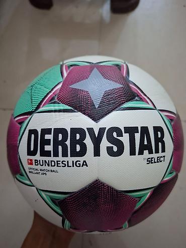 Toplar: Futbol topları 20-25 azn Məhsul təsviri: - Peşəkar oyuna və məşqlərə — 20