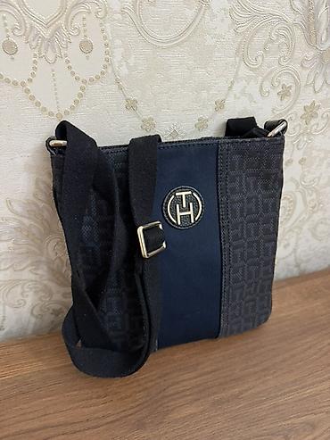 Çiyin çantası, Tommy Hilfiger, İşlənmiş
