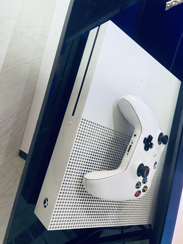 fifa: XboX 
GTA 5
Mortal Combat 
Сюжетная игра 
Call of duty 
FIFA