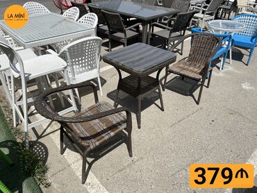 Yataq otağı dəstləri: Balkon üçün, Açılmayan, Kvadrat masa