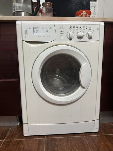 срочно продам стиральная машина автомат: Стиральная машина Indesit, Б/у, Автомат