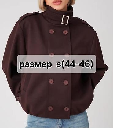 Бомберы: Женская укороченная двубортная куртка/полупальто с высоким — 1