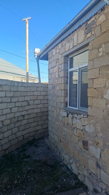 Yeni tikili: Avtazavodda 1ci küçədə ev satılır, 3 otaq, yolun qırağı, Qiymətdə — 12