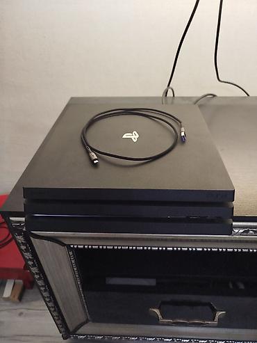PS4 (Sony Playstation 4): PlayStation 4 Pro (PS4 Pro) konsolu Komplekt: - PS4 Pro 1TB konsol — 2