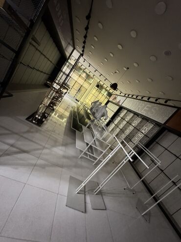 Stend vitrinləri: Mağaza avadanlığı – metal geyim asqıları və vitrinalar - Müxtəlif — 6