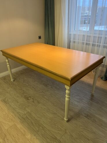 стеклянный стол: Qonaq otağı üçün, İşlənmiş, Dördbucaq masa