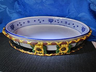 postamenti: Djuvecara,pekac Bavaria porcelan nov iz 70ih godina. Pekac radjen od — 1