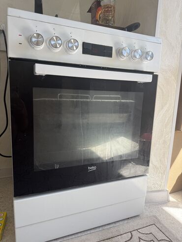 Другая бытовая техника: Продаю газплиту Beko б/у, 3 газовых комфорок, 1 электрическая