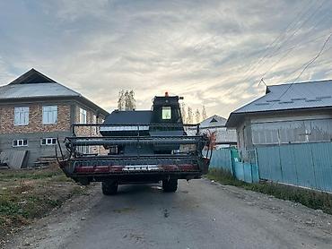 Зерноуборочные комбайны: Зерноуборочный комбайн Ростсельмаш. - Полноразмерная жатка с — 10