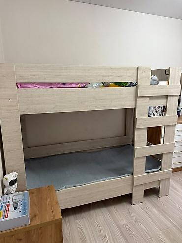 детские двухъярусные кровати: Двухъярусная кровать в современном минималистичном стиле — 1