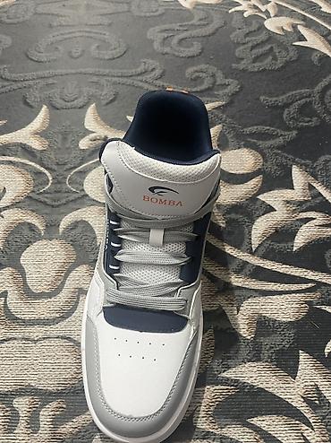 nike react: Продаю новые кроссовки BOMBA. Ни разу не надевались, состояние — 3