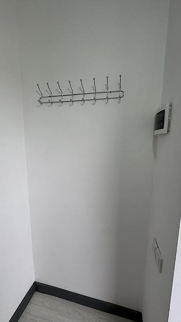 Аренда помещений свободного назначения: Сдается квартира: Планировка и характеристики: - Прихожка. - — 9