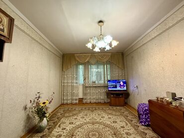 8 мкр: 3 комнаты, 62 м², Индивидуалка, 1 этаж, Старый ремонт