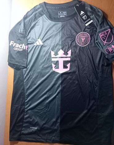 Спортивная форма: Именитый футболист в период клубного футбола! Комплект: футболка с — 6