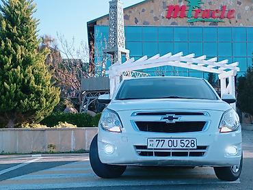 qaz: Chevrolet Cobalt, ağ rəng, sedan kuzov. Buraxılış 2031 ə kimi var — 1