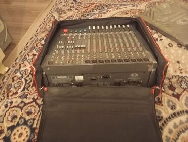 Mikşerlər: Dynacord PowerMate 1000 gücləndiricili iki ədəd de mikrofon biri lap — 1