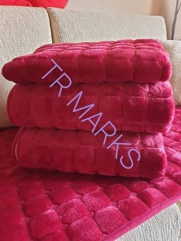 Posteljina: Ne klizajuci plisani flekeri. Idealni za odrzavanje. Set sadrzi tri — 13