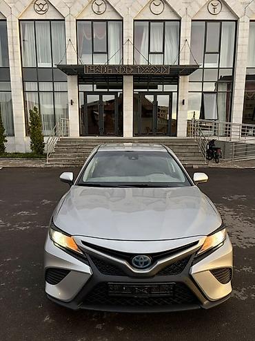 Toyota Camry: 2020 г., 2.5 л, Вариатор, Гибрид, Седан