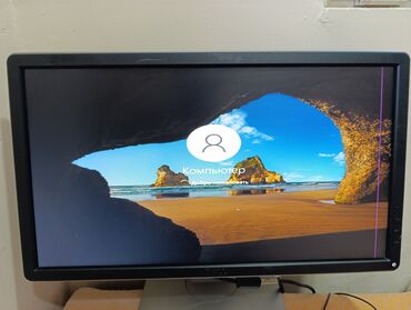 Kasalar: Dell 19 luq monitor.Monitorun ekraninda sag terefden nazik xett