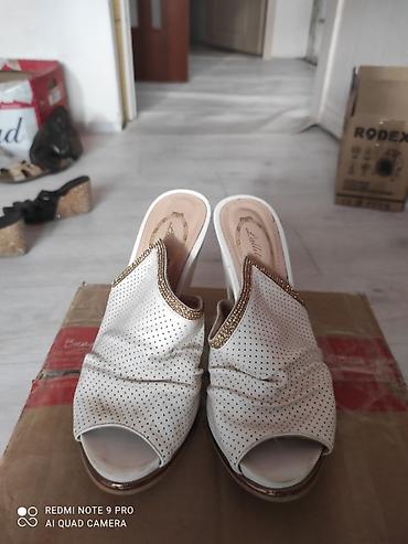 Туфли: Листайте, туфли все 35размера, на каблуках, на худую ногу. самовывоз — 6