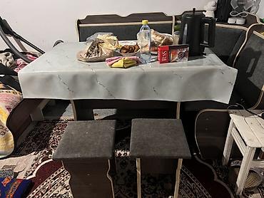 уголок обеденный: Кухонный уголок с обеденным столом и табуретами - Комплектация — 3