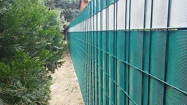 Proizvodi od rolovanog metala, metalni kanali: Panelna ograda 2D 6/5/6 mm ispuna trake,metar kvadratni. Panelna — 11