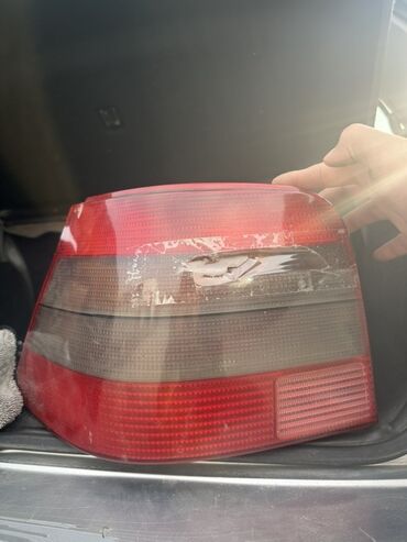 коробка ремонт: Задний фонарь (левый) для автомобиля
Чучуть треснутый