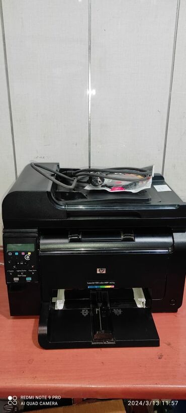 Printerlər: HP laserjet m775a Rəngli printerdir. Printer yaxşı vəziyyətdədir. Heç