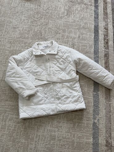 спартивная одежда: Куртка на осень/зима белого цвета, оверсайз размер 42 подойдет и на 44