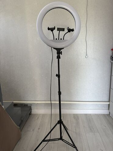 сколько стоит маленькая кольцевая лампа: Кольцевая LED‑лампа на штативе для фото и видео. Особенности: -