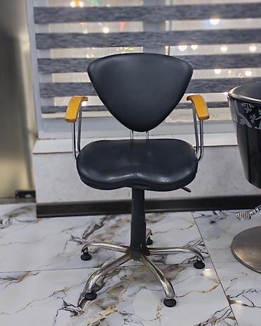 Salon, tibbi mebel: Salon kreslosu – təkərlərlə, hündürlüyü tənzimlənən model. - — 1