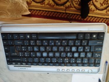 ucuz kompüter: A4Tech brendinin simli, multimedia funksiyalı klaviaturası. Qara