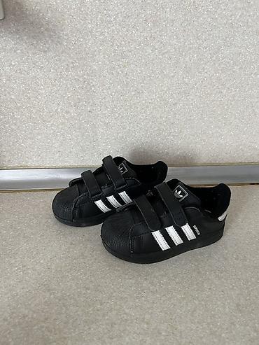 Uşaq dünyası: Rəng - Qara Krossovkalar, Adidas, Ölçü: 25, Uniseks — 1