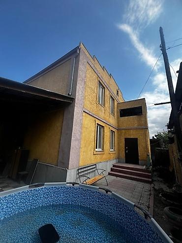 Продажа коттеджей и домов: Продаю дом район Кудайбергена по ул.Маданият . 2 этажа кирпичный, на 1 — 15