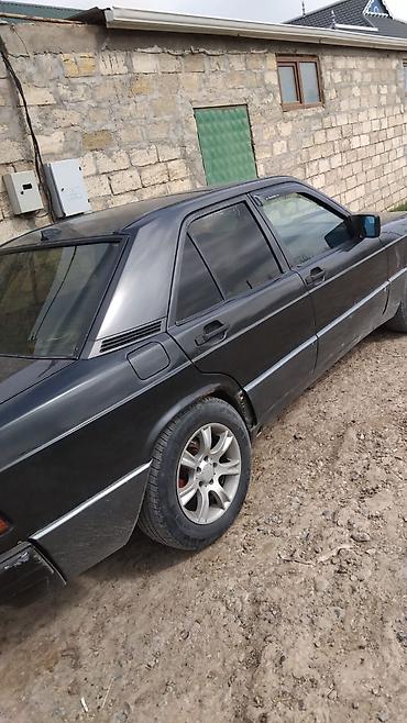 190 ehtiyat: Mercedes-Benz 190 (W201) sedan - Kuzov: klassik 4 qapılı sedan, qara — 4