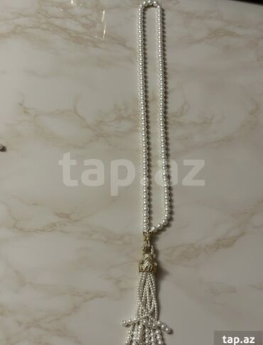 Bijuteriya dəstləri: Lux keyfiyyet.Bir-birinden gözel aksesuarlar.Heç taxılmayıb. Her biri — 3