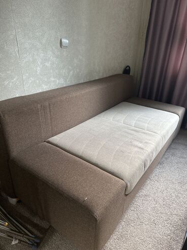 продам бу диван: Диван-кровать, цвет - Коричневый, Б/у