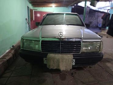 Mercedes-Benz: Mercedes-Benz 190E sedan - Korpus: klassik W201 kuzov, gümüşü rəng — 1