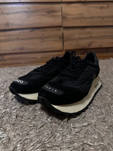 new balance 2002r бишкек: Кроссовкалар, 39, 40, Kenzo, Жаңы, түсү - Кара, Өзү алып кетүү