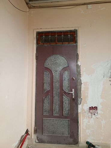 plastik qapi aliram: Seyf Qapi Hersheyi ishlekdi 
Uzunlug 2.40
Eni 0.90 sm