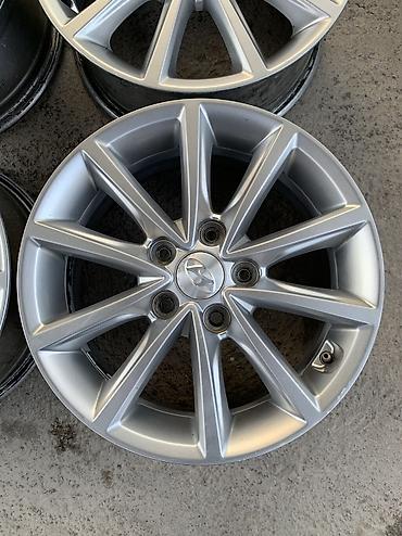 Шины и диски: Литые Диски R 16 Hyundai, Комплект, отверстий - 5, Б/у — 4