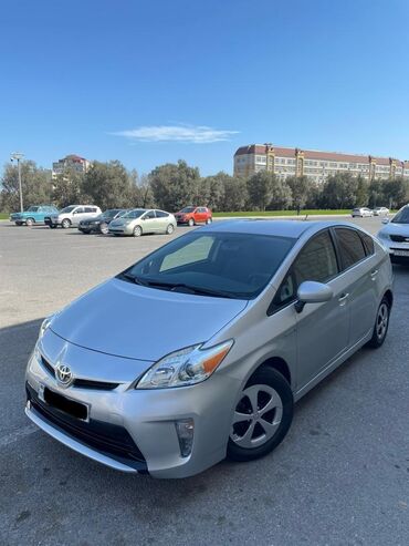 Toyota: Toyota Prius: 1.8 l | 2014 il Hetçbek — 5